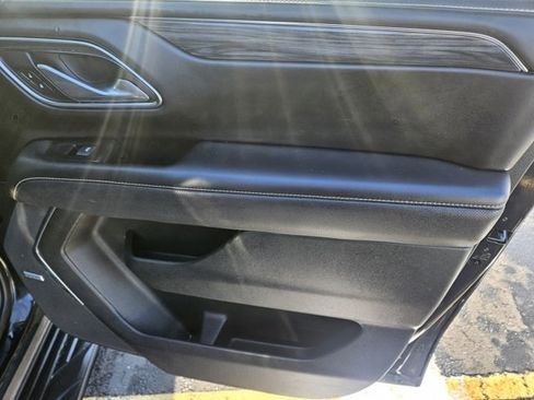 Used 2022 GMC Yukon XL SLT w/ SLT Premium Package image 14