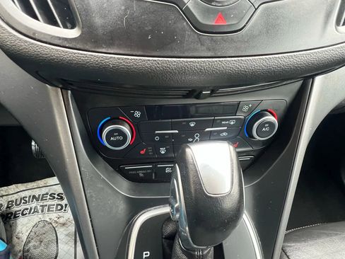 Used 2017 Ford C-MAX SE w/ Equipment Group 202A FWD image 19