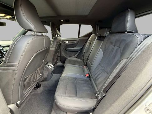 Used 2022 Volvo XC40 P8 Recharge Ultimate image 19