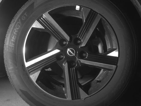 Used 2025 Nissan Sentra SV image 13