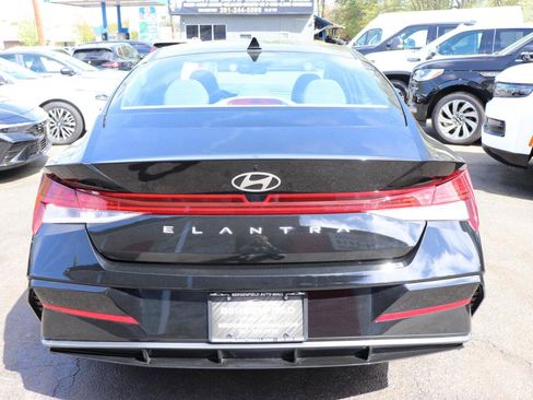 Used 2025 Hyundai Elantra SEL FWD image 4