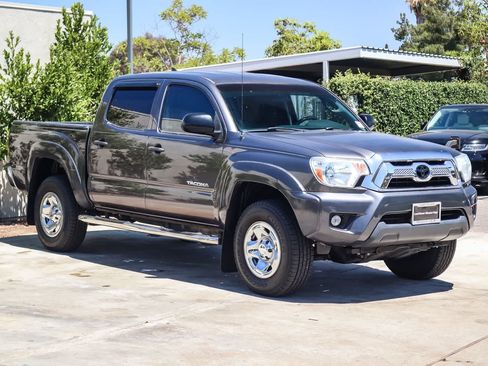 Used 2015 Toyota Tacoma PreRunner w/ SR5 Package RWD image 3