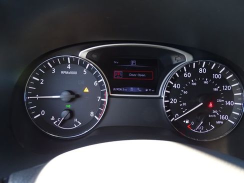 Used 2020 Nissan Pathfinder SV w/ Cargo Package image 12