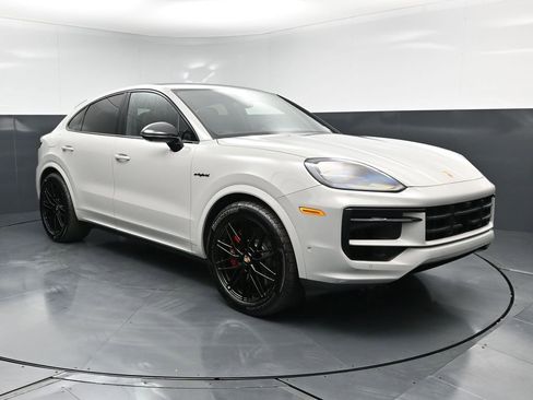 New 2025 Porsche Cayenne S AWD/4WD image 14
