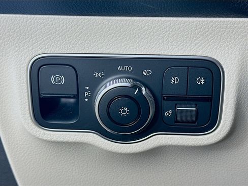 Certified 2025 Mercedes-Benz GLB 250 4MATIC image 10