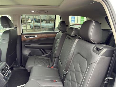 New 2026 Volkswagen Atlas SE FWD image 14