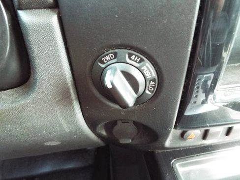 Used 2014 Nissan Titan SV w/ SV Value Truck Package AWD/4WD image 10