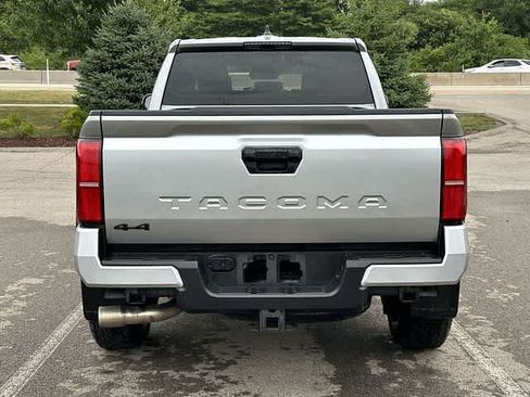 Used 2025 Toyota Tacoma TRD Off-Road AWD/4WD image 4