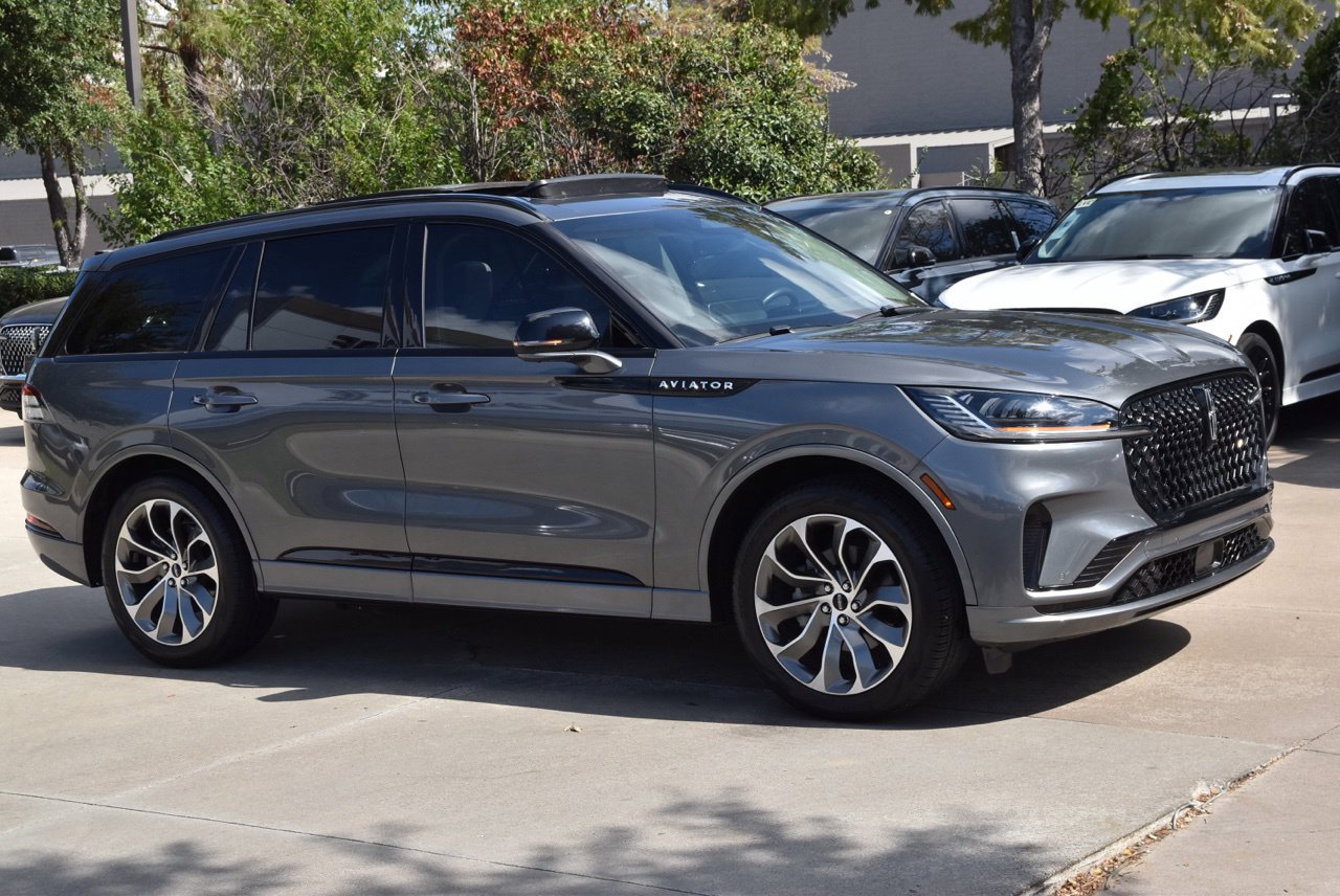 Certified 2025 Lincoln Aviator 2WD w/ Jet Appearance Package image 5