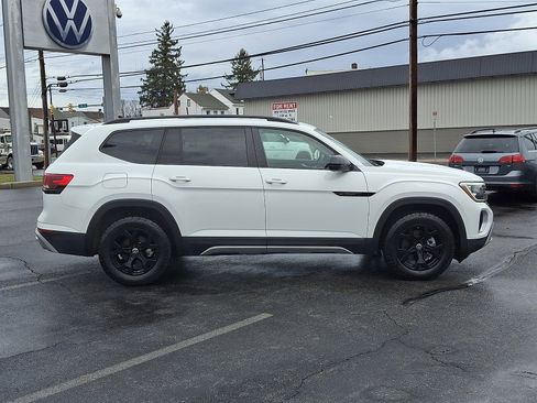 Used 2024 Volkswagen Atlas Peak Edition SE image 7
