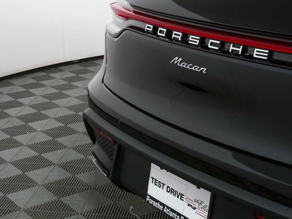 Certified 2026 Porsche Macan AWD/4WD image 37