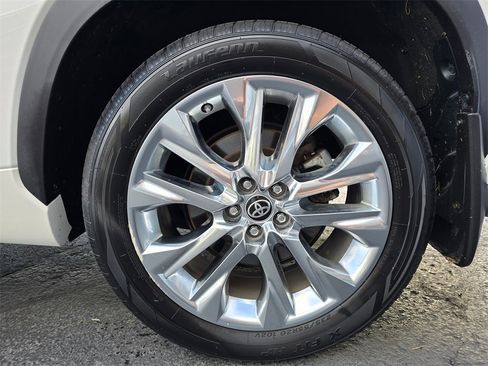 Used 2021 Toyota Highlander Limited image 6