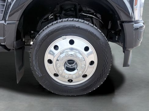 Used 2025 Ford F450 Platinum w/ FX4 Off-Road Package image 9