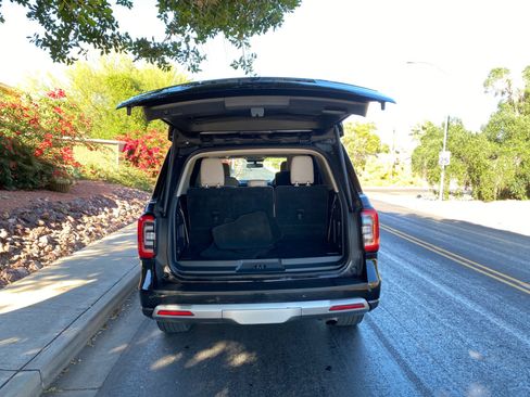 Used 2024 Ford Expedition Limited image 9