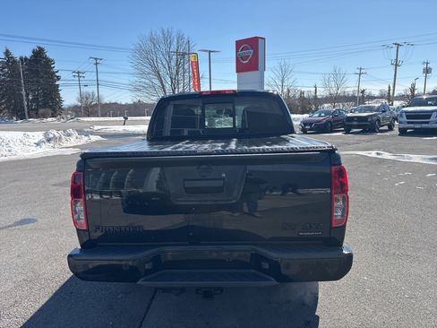 Used 2020 Nissan Frontier SV w/ Midnight Edition Floor Mats image 6