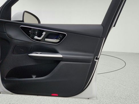 Used 2026 Mercedes-Benz GLC 300 image 27