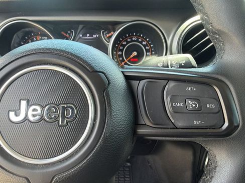 Used 2023 Jeep Gladiator Sport AWD/4WD image 17