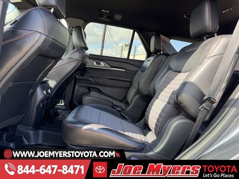 Used 2025 Ford Explorer ST-Line image 29