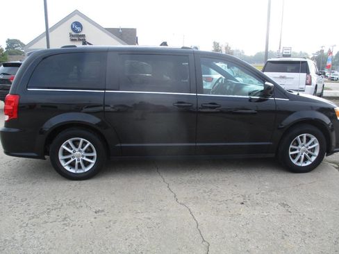 Used 2020 Dodge Grand Caravan SXT image 8