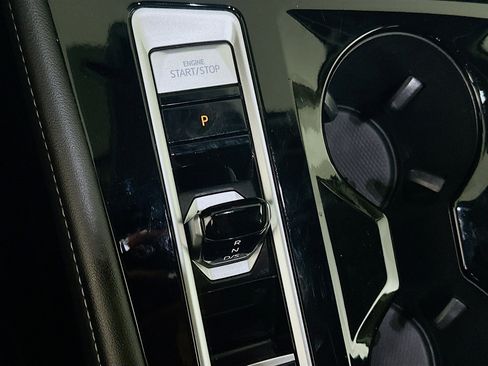 Used 2024 Volkswagen Atlas SE image 25