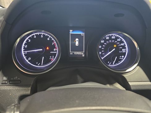 Used 2019 Toyota Camry SE FWD image 19
