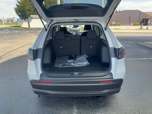 New 2026 Honda HR-V LX image 17