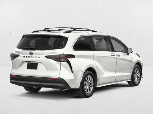 New 2026 Toyota Sienna LE FWD image 2
