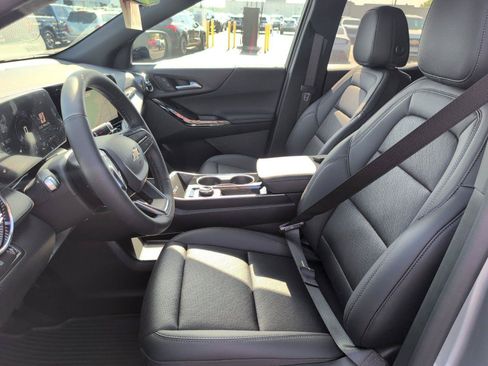 New 2026 Chevrolet Equinox LT w/ Convenience Package II FWD image 17