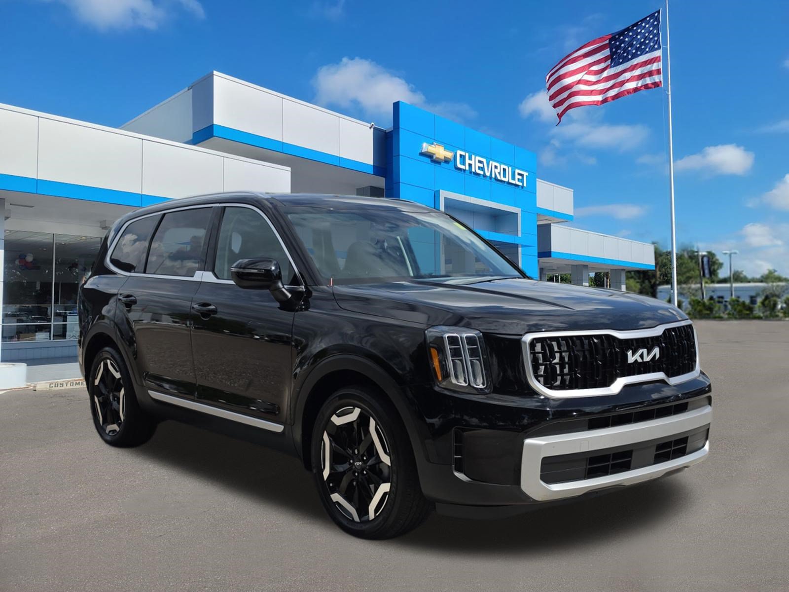 Used 2023 Kia Telluride EX w/ EX Captain's Chair Package AWD/4WD image 2