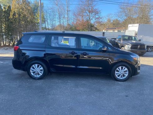 Used 2018 Kia Sedona L image 4