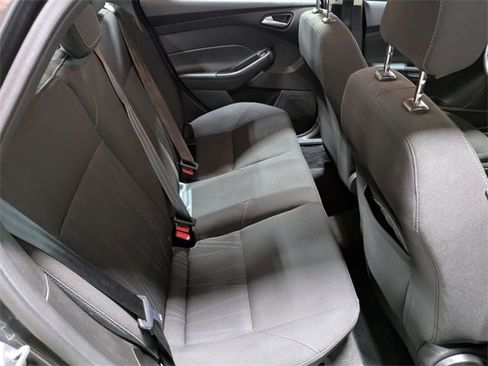 Used 2018 Ford Focus SE w/ SE Winter Package image 23