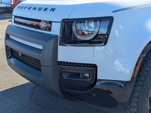 Used 2024 Land Rover Defender 90 X-Dynamic SE image 12