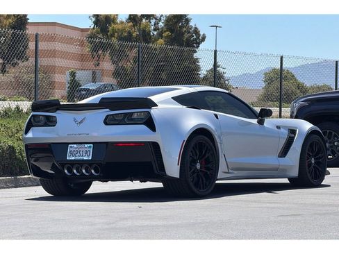 Used 2016 Chevrolet Corvette Z06 w/ 3LZ Preferred Equipment Group RWD image 4
