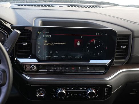 Used 2024 GMC Sierra 1500 SLT image 25