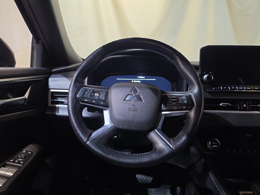 Used 2023 Mitsubishi Outlander SE FWD image 11