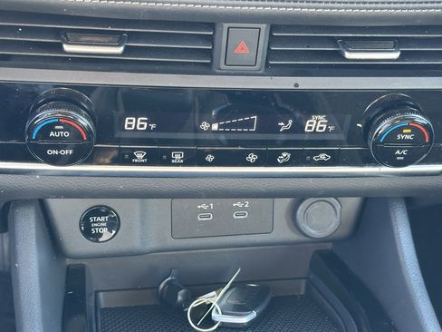 Used 2024 Nissan Rogue SV image 25