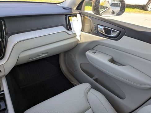 New 2026 Volvo XC60 T8 Ultra w/ Protection Package Premier image 17