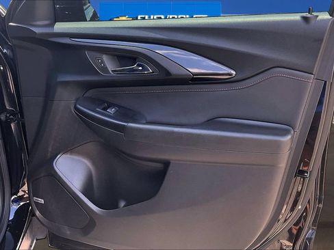 Used 2022 Chevrolet TrailBlazer RS w/ Technology Package FWD image 27