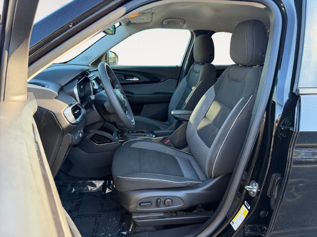 Used 2022 Chevrolet TrailBlazer LT w/ Convenience Package FWD image 7