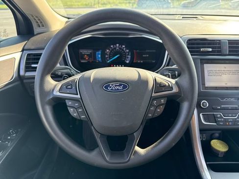 Used 2019 Ford Fusion SE FWD image 21