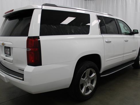 Used 2020 Chevrolet Suburban Premier image 3