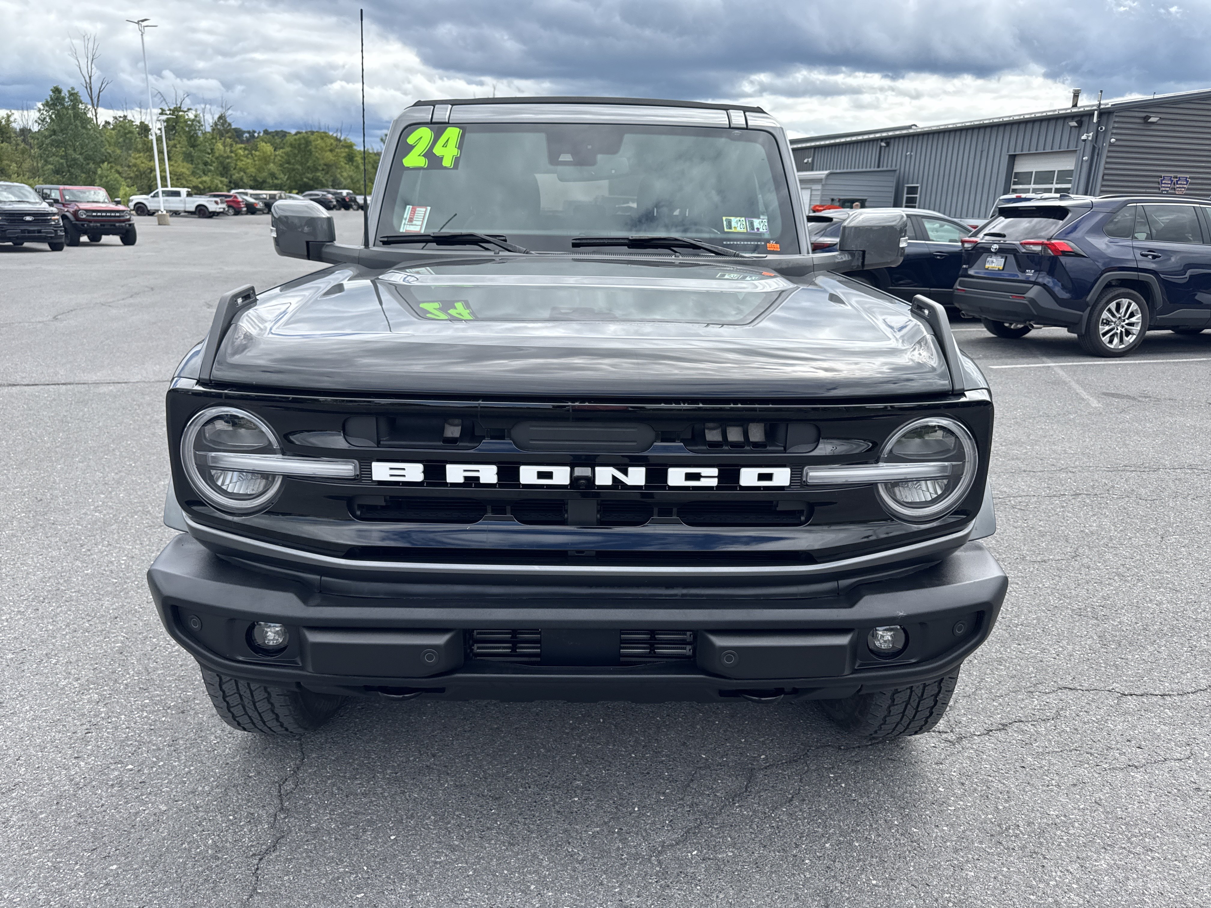 Used 2024 Ford Bronco Outer Banks AWD/4WD image 9