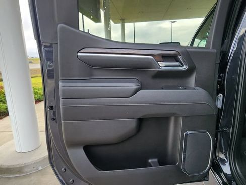 Used 2025 GMC Sierra 1500 SLT RWD image 17
