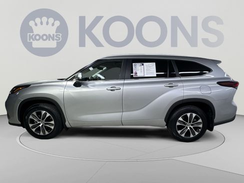 Used 2025 Toyota Highlander XLE AWD/4WD image 17