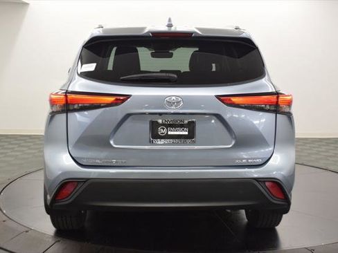 Certified 2022 Toyota Highlander XLE image 7