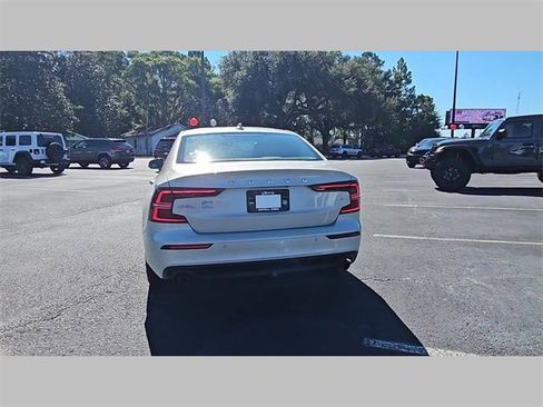 Used 2020 Volvo S60 T5 Momentum image 30