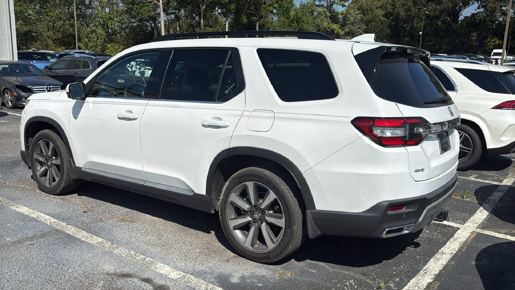 Used 2025 Honda Pilot Elite image 4