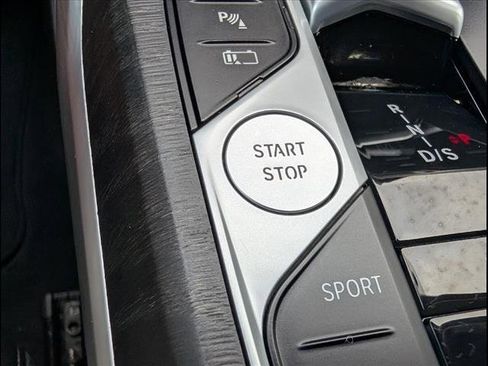 Used 2023 BMW 330e image 4