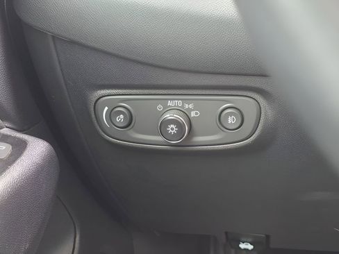 Used 2023 Chevrolet Equinox Premier image 26