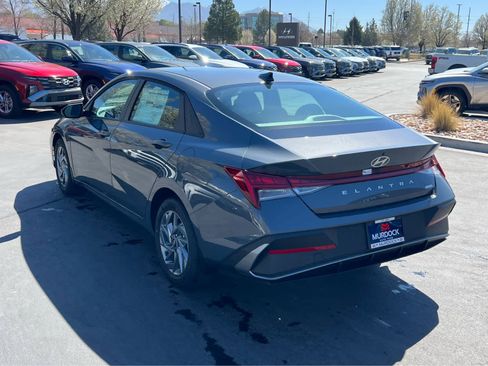 New 2026 Hyundai Elantra Hybrid FWD image 10